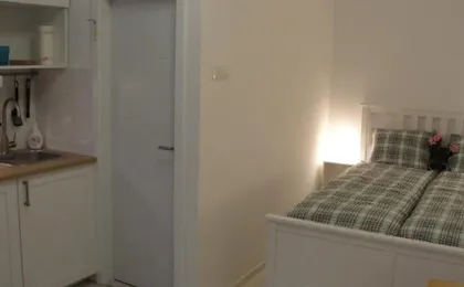 Studio apartment - Green door