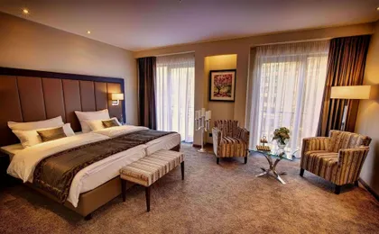 FAVOR HOTEL KOENIGSALLEE