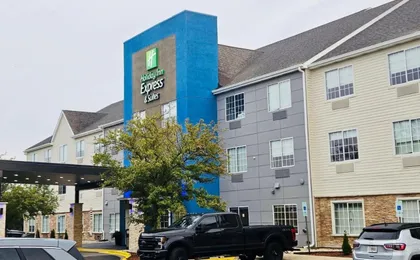 Holiday Inn Express & Suites Chicago - Matteson