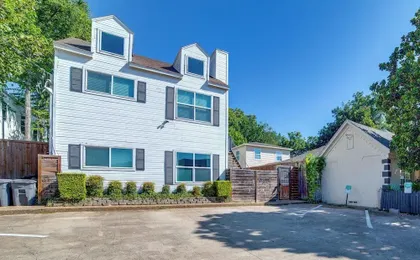 3 Mi to Downtown Dallas: Sleek Condo w/ Patio