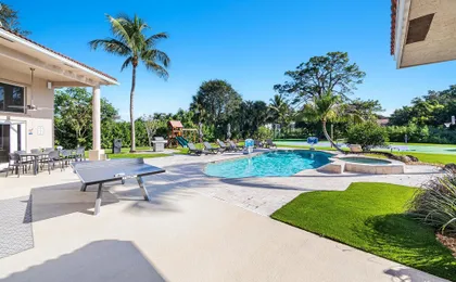 Luxurious 7-Bedroom Villa with Pool & Games
