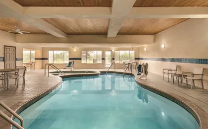 Country Inn Suites By Radisson West Bend Wi