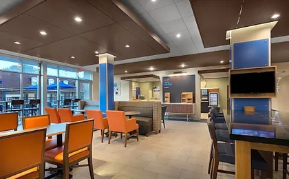 Holiday Inn Express And Suites Fayetteville South By IHG
