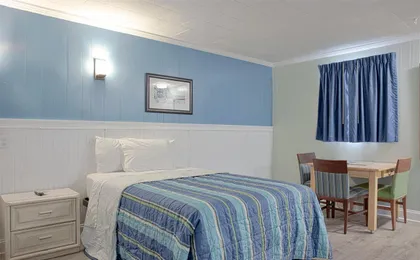 Colonial Inn Motel
