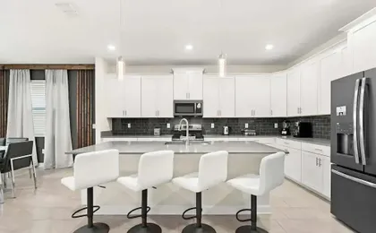 Sophisticated 6BR at Storey Lake