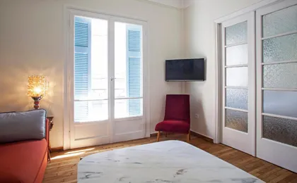 Lovely Two-Bedroom Apartment with Roof Garden! Ep7