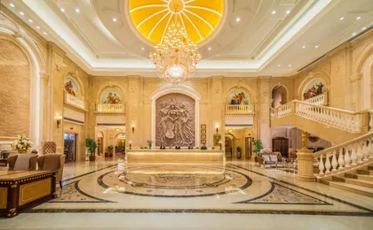 Vienna International Hotel Shanghai Disneyland Tour Shop
