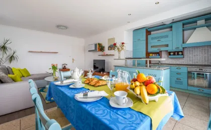 Apartments and Room Lora