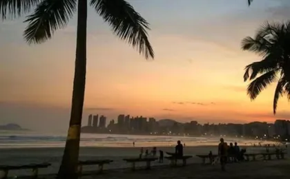 Apto a Poucos Metros Da Praia Da Enseada Com Wi-Fi