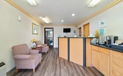 Garibaldi Inn at the Bay