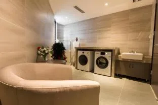 Home Inn Plus Wuhan Hankou Railway Station Houhu Central Hospital