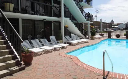 Alamar Resort Inn