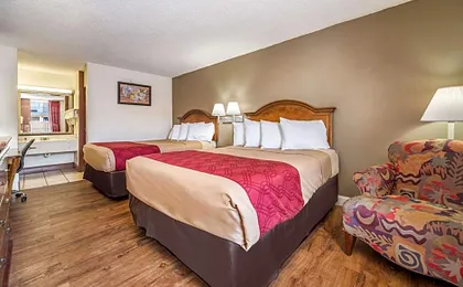 Econo Lodge Inn & Suites Macon West