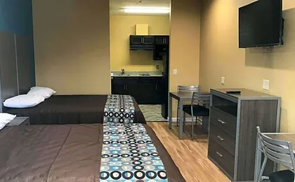 Deluxe Inn & Suites - Baytown