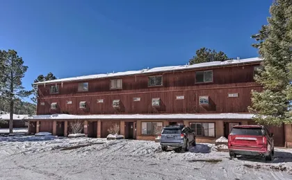 Warm Townhome w/ Sauna at Angel Fire Ski Lift