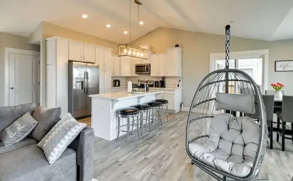 Ocean Shores Home w/ Game Room - Walk to Beaches!