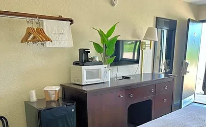 Cactus Inn and Suites
