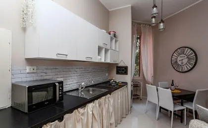 American Uni 2br Lovely Apt