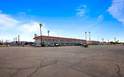 Super 8 by Wyndham Phoenix West