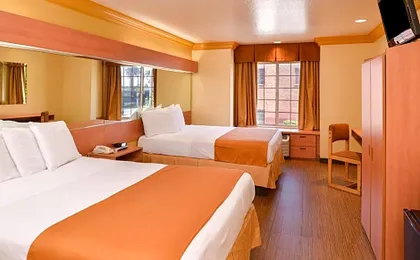 H3 Inn & Suites - LAX Aiport - Los Angeles