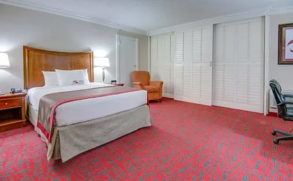 Clarion Hotel & Suites