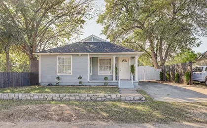 Walk to Cultural District: Fort Worth Home w/ Yard