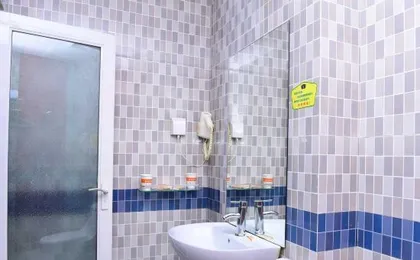 Huayi Hotel under Home Inn (Shenzhen Nantou Ancient City Nanshan Subway Station)