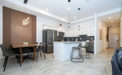 Themed Apartment Walk to Disney & Lake Access