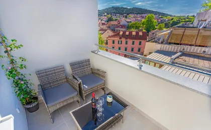 New Deluxe Center Apartment