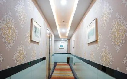 Shell Hotel (Shanghai Pudong New International Expo Center Changqing Road Subway Station)