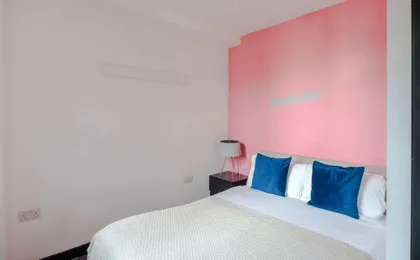 The Slaycation Crib: Stylish London Retreat By