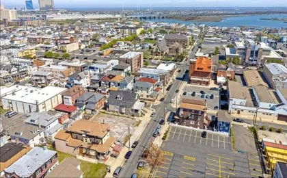 Luxury 8 Bedroom House, Steps to Tropicana, Beach and Boardwalk!