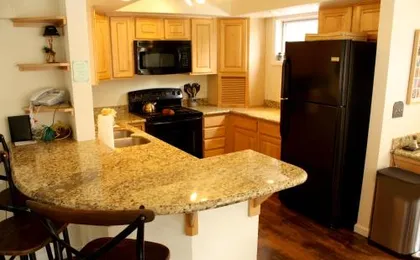 Pinecreek #I - 4 BR - Private Hot Tub - Close to Town - Shuttle to Slopes
