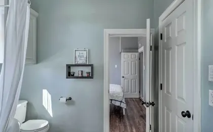 Lake Charles Cottage w/ Fireplace & Yard!