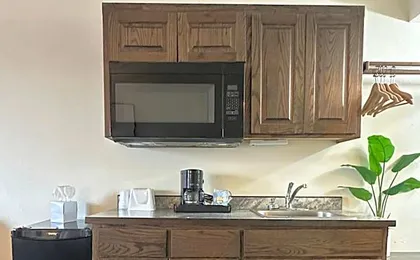 Cactus Inn and Suites