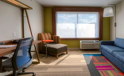 Holiday Inn Express & Suites Tulsa Midtown By IHG