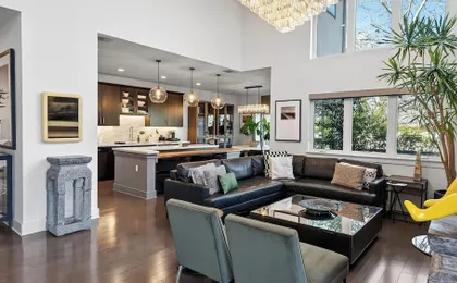 Bluebonnet Lane by Avantstay Near Lady Bird Lake + Downtown Patio + Firepit Designer Zilker Home