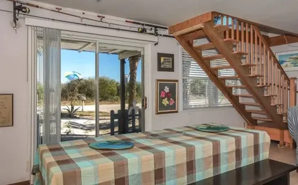 The Artist Beach House Beachfront 6298s