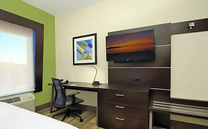 Holiday Inn Express & Suites Brookshire - Katy Freeway By IHG
