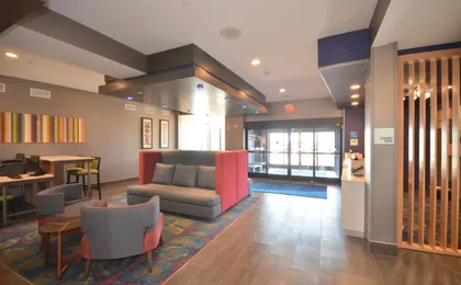 Holiday Inn Express & Suites Oklahoma City Mid - Arpt Area