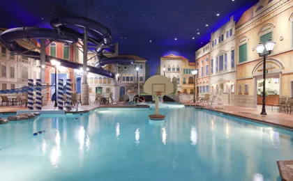 Venetian Waterpark at Holiday Inn Hotel Maple Grove/Arbor Lakes