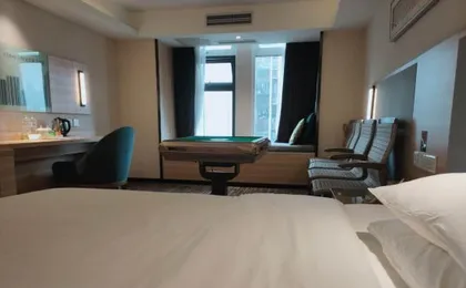 Vienna Classic Hotel (Chongqing Nanbin Road Danzishi)