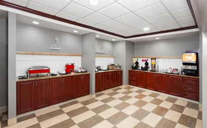 Hampton Inn & Suites Alexandria