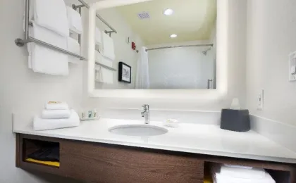 Holiday Inn & Suites Arden - Asheville Airport
