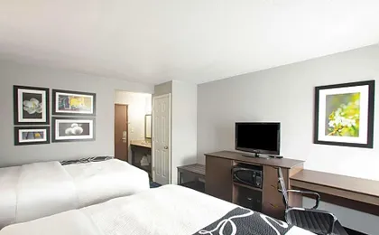 La Quinta Inn & Suites by Wyndham St. Louis Hazelwood/ North