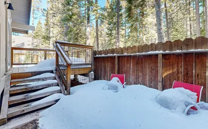 < 2 Mi to Tahoe Donner Ski Resort: Serene Retreat