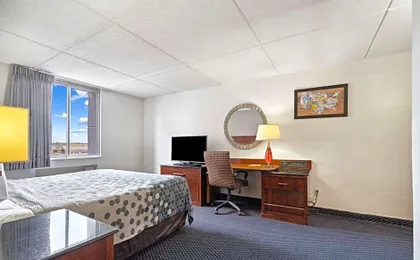 Econo Lodge Inn & Suites Waterloo Downtown