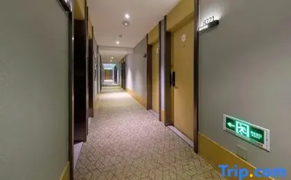 Super 8 Select Hotel (Beijing International Exhibition Center Xibahe Subway Station)