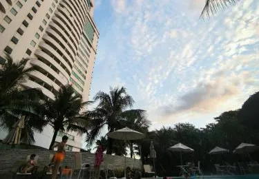 Barra Prime Flats, Ed Mediterrâneo, wi-fi 400Mb, balsa pra praia grátis, ar condicionado novo!