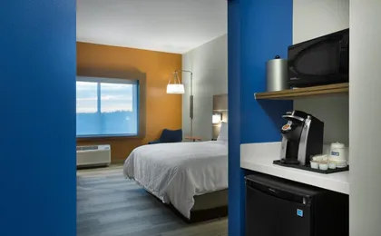 Holiday Inn Express & Suites Fayetteville South